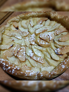 Una foto de Tarta de crema y manzanas