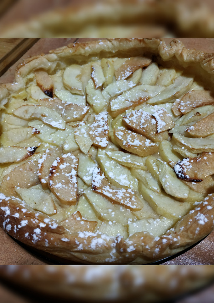 Una foto de Tarta de crema y manzanas