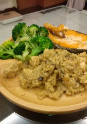 白酒雞肉蕈菇燉飯 的食譜成品照片