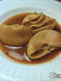 Lumaconis, con reducción de caldo de cordero