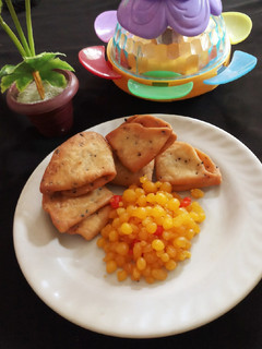 ত্রিকোনা নিমকি(Trikona Nimki recipe in Bengali) রেসিপির প্রধান ছবি