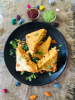 બ્રેડ પકોડા (Bread Pakoda Recipe In Gujarati) રેસીપી મુખ્ય ફોટો