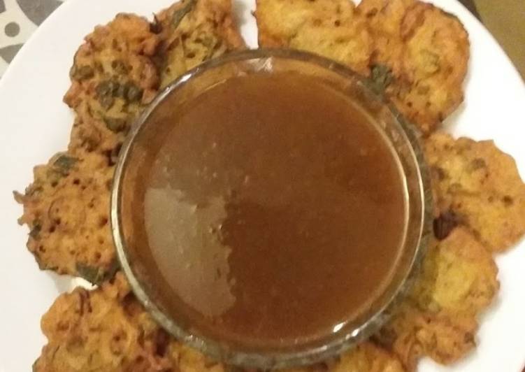 Pakoray (palak,aloo aur pyaz)