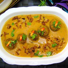 Falafel Kadhi (Falafel in Yoghurt Gravy - Fusion Style) A picture of Falafel Kadhi (Falafel in Yoghurt Gravy - Fusion Style).