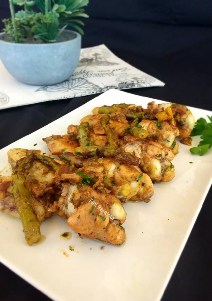 Una foto de Alitas de pollo al ajillo