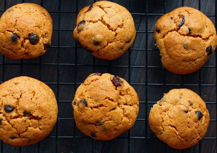 Recipe: Yummy Chocochips Cranberry Chewy Cookies