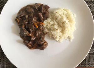 Una foto de Carne salteada en cubitos