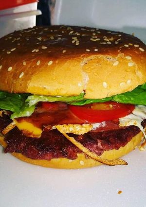 Una foto de Mega hamburguesa de res