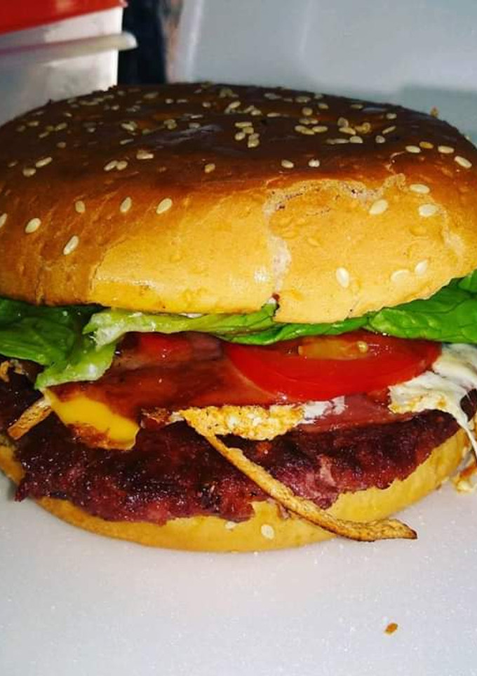 Una foto de Mega hamburguesa de res