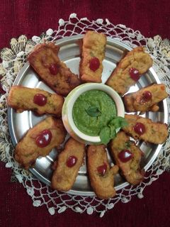 पोटैटो ब्रेड के कुरकुरे पकोड़े (Potato bread ke kurkure pakode recipe in hindi) रेसिपी मुख्य फोटो