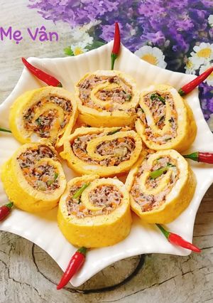 Hình của món Trứng cuộn giò sống hấp.