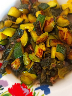 Foto di Zuppa di cavolo nero toscano con fagioli borlotti e zucchine cro