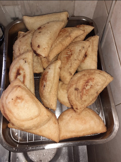Una foto de Empanadas de Harina de Maíz (Rellenas de Gallina Mechada)