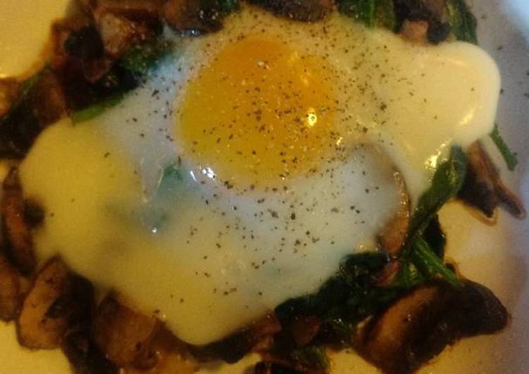 Simple Way to Cook Appetizing Baked Egg on Spinach and Shrooms