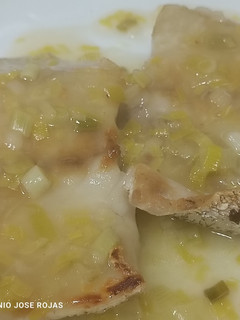 Una foto de Corvina en salsa verde de puerro