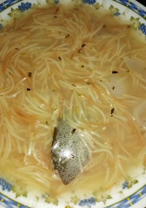 صورة لوصفة شوربه شعريه بالزعتر حلوووه جدداا😋❤️