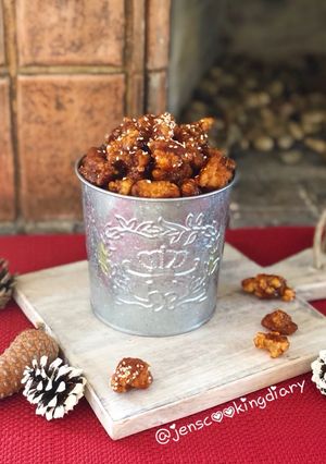 A picture of Dakgangjeong (Sweet Crispy Chicken).