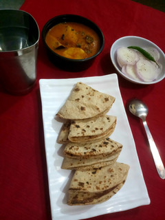 दम आलू (Dum aloo recipe in Hindi) रेसिपी मुख्य फोटो