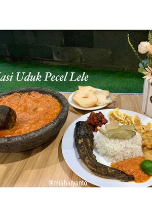 Foto resep Nasi Uduk Pecel Lele (Rice Cooker)