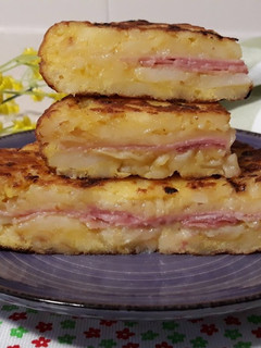 Una foto de Tortilla de patatas rellena