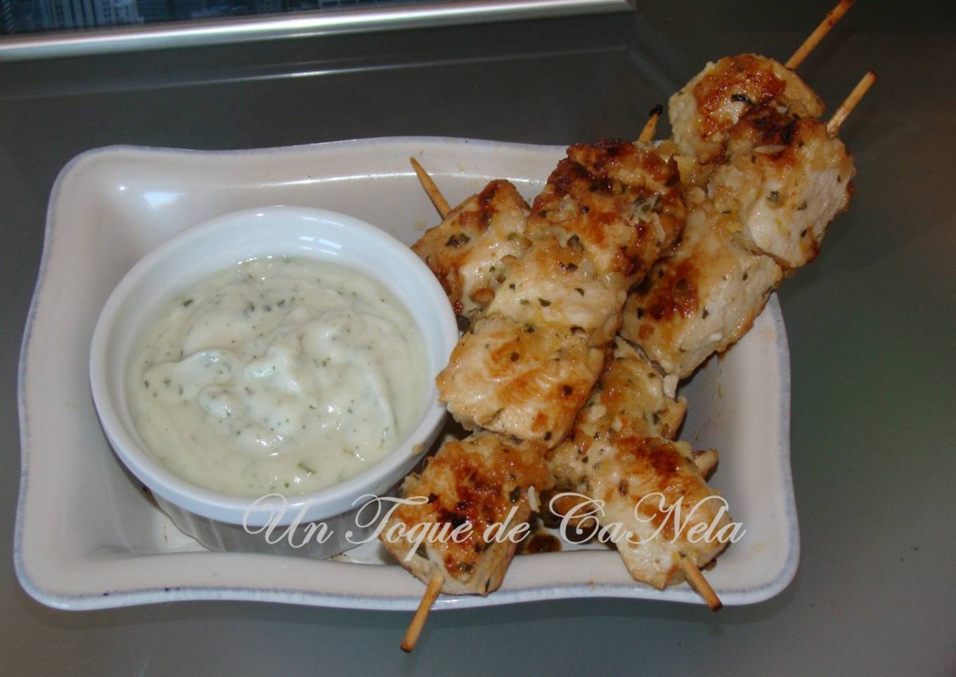 Shish Kebab con salsa de yogur - Kuwait