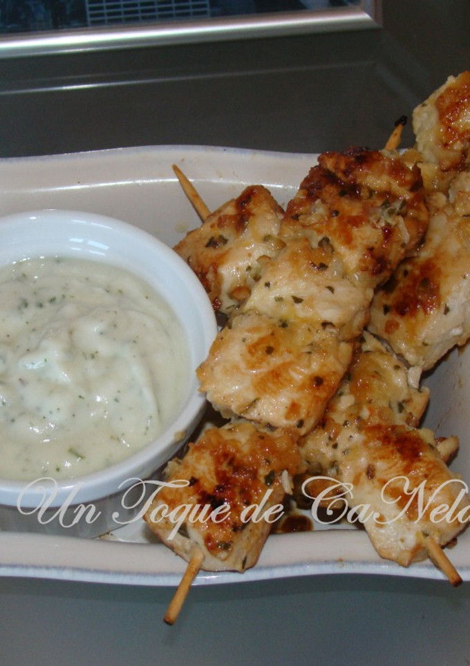 Una foto de Shish Kebab con salsa de yogur - Kuwait
