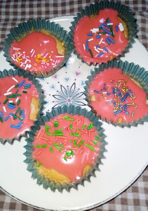 A picture of Iced Cupcakes.