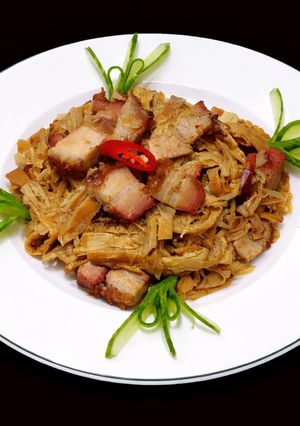 Hình của món SP.0090 - Thịt Heo Quay Xào Măng Khô.