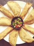 Empanadas y taquitos de pollo