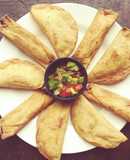 Empanadas y taquitos de pollo