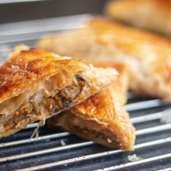 A picture of Sweet potato and butternut squash curry puff pastry with a touch of Christmas sense 🎄.