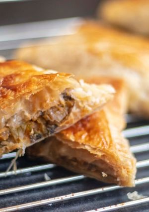 A picture of Sweet potato and butternut squash curry puff pastry with a touch of Christmas sense 🎄.
