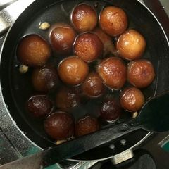 A picture of Gulabjamun.
