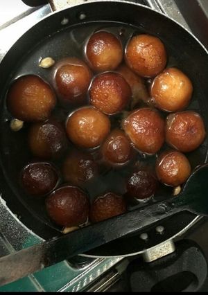 A picture of Gulabjamun.