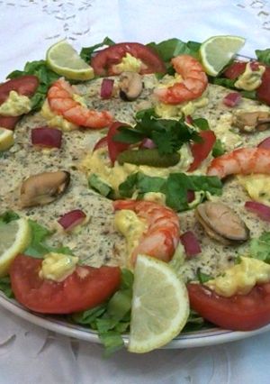 Una foto de Mousse de mariscos con salsa tártara
