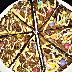 A picture of Brownie pizza.