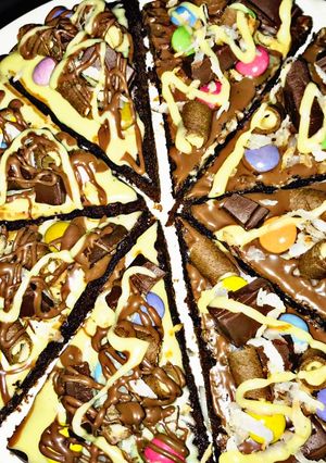A picture of Brownie pizza.