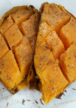 Foto principal de Boniatos asados al horno, con mantequilla y comino