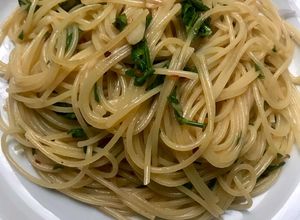 Una foto de Spaghetti aglio e olio