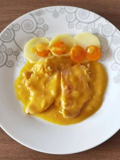 Una foto de Pechuga de pavo con salsa de manzana y zanahoria