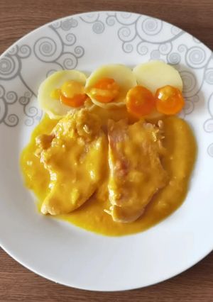 Foto principal de Pechuga de pavo con salsa de manzana y zanahoria