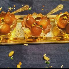 A picture of Gulab jambu.