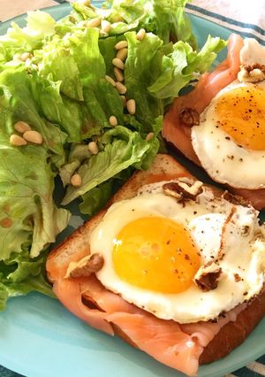 Une photo de Toasts saumon œufs au plat
