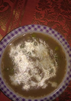 A picture of Green peas Creamy gravy.