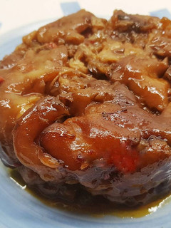 Una foto de Terrina de manitas de ministro (cerdo) con gírgolas