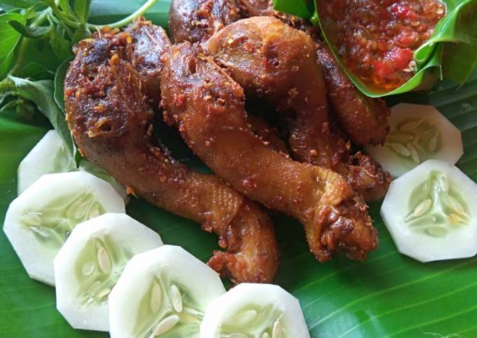 Kepala ayam goreng bumbu ketumbar