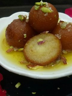 ગુલાબ જાંબુ(Gulab jambu Recipe in Gujarati) રેસીપી મુખ્ય ફોટો
