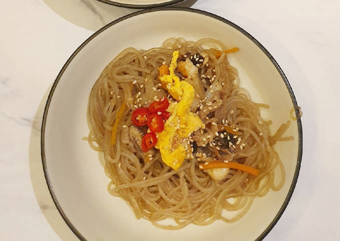 Japchae (korean starch noodle)