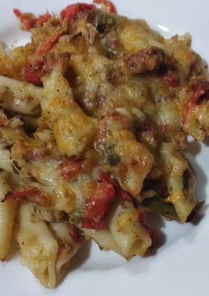 Una foto de Macarrones de bacalao con pimientos