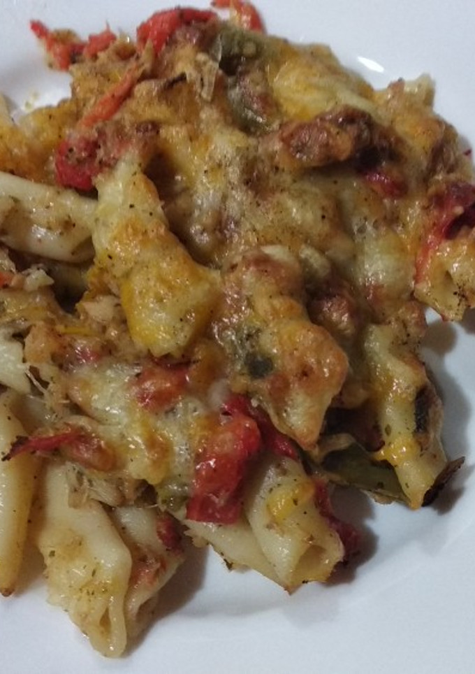 Una foto de Macarrones de bacalao con pimientos
